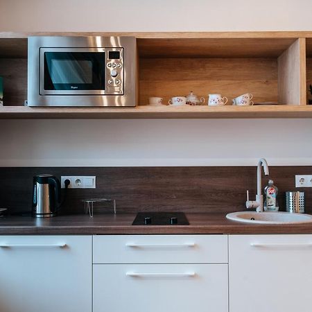 Stylish Latvian-Style Studio Apartment Near City Center, Parks, Cafes & Public Transit 리가 외부 사진